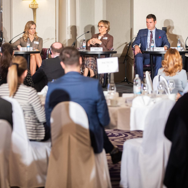 Ana Gongola, Vera Katalinić - Janković, Hrvoje Šimović, Jelena Curac i moderator, Andrea Doko Jelušić
