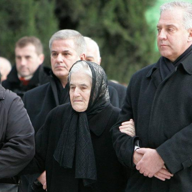 Sestra Danica, majka Ivanka i Ivo Sanader