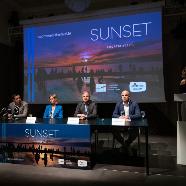 Konferencija za novinare u Kneževoj palači