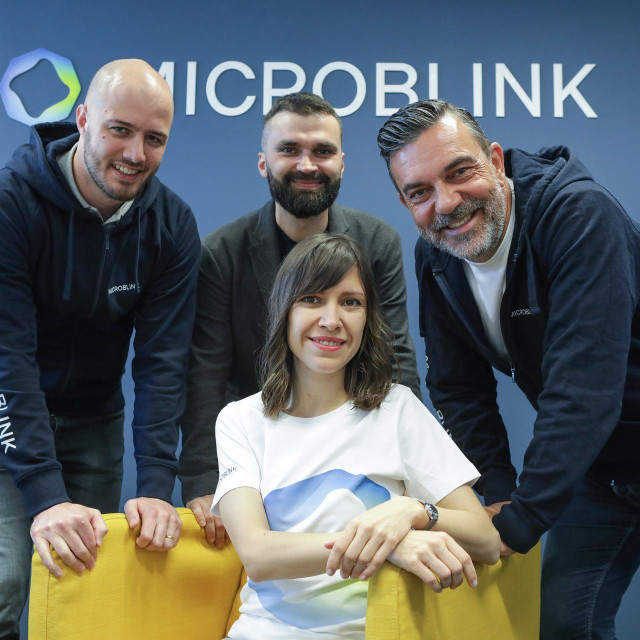 Potpredsjednik Microblinka za inženjering Matija Ilijaš, suosnivač i tehnički direktor Microblinka Jurica Cerovec, specijalistica za employer branding Anita Čavrag i potpredsjednik Microblinka za operacije Igor Strejček