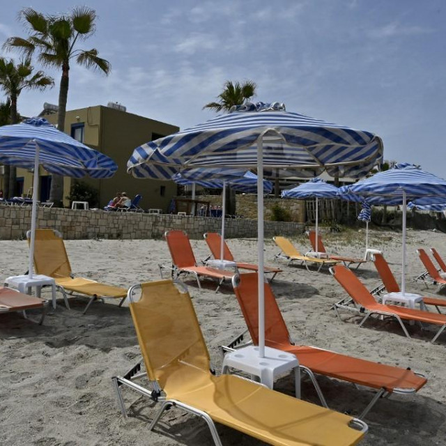 Prazna plaža u Grčkoj