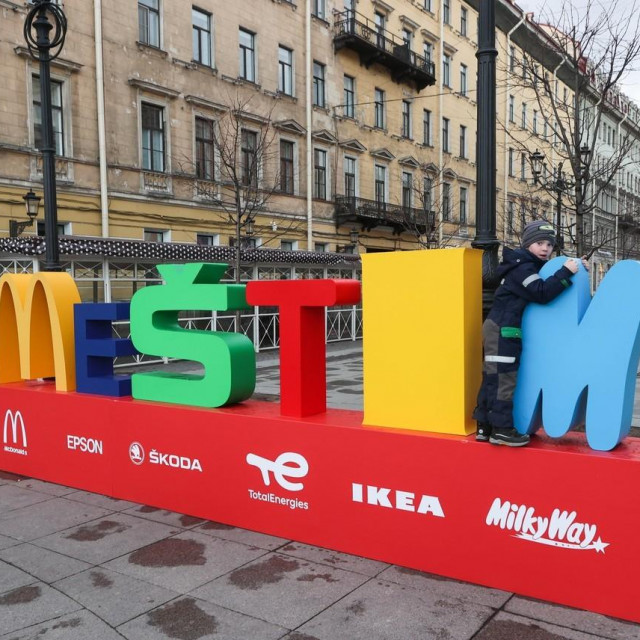 Umjetnička instalacija 'Zameštim' u Sankt Peterburgu