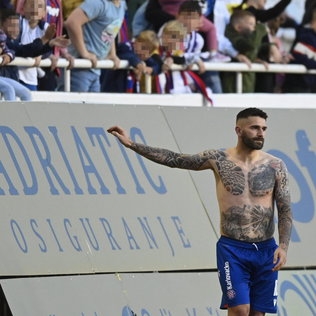 Marko Livaja slavi s navijačima Hajduka