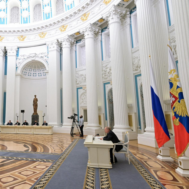 Jedan od sudionika sastanka 37 najbogatijih ruskih poslovnjaka i Vladimira Putina koji se održao nekoliko sati nakon početka rata u Ukrajini rekao je da su mnogi od njih bili šokirani i utučeni