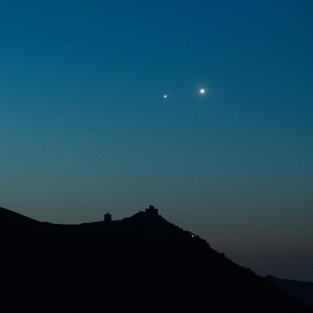 Konjunkcija Jupitera i Venere fotografirana iz regije Abruzzo u Italiji