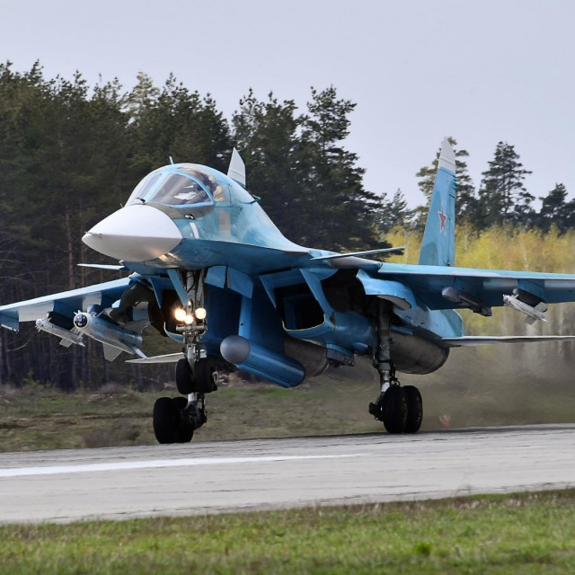 Ruski avion Su-34 od kakvog Ukrajinac radi suvenire