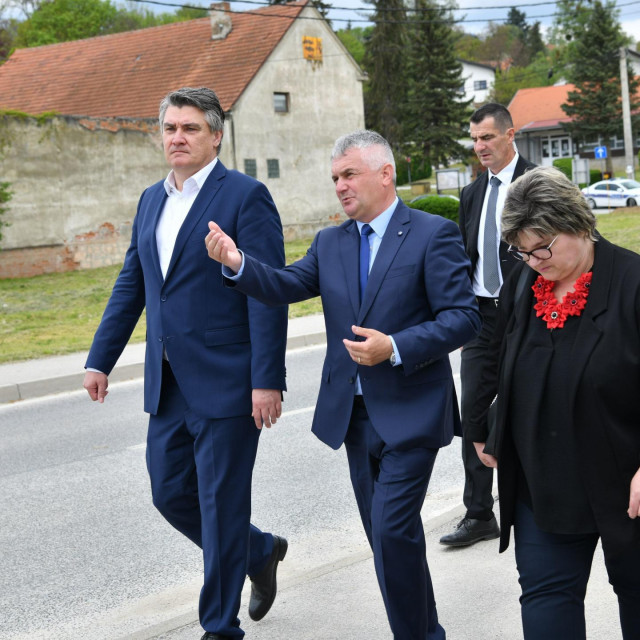 Zoran Milanović s HDZ-ovcima Radovanom Hercigonjom i Dijanom Margetić prilikom posjete Budinščine
 