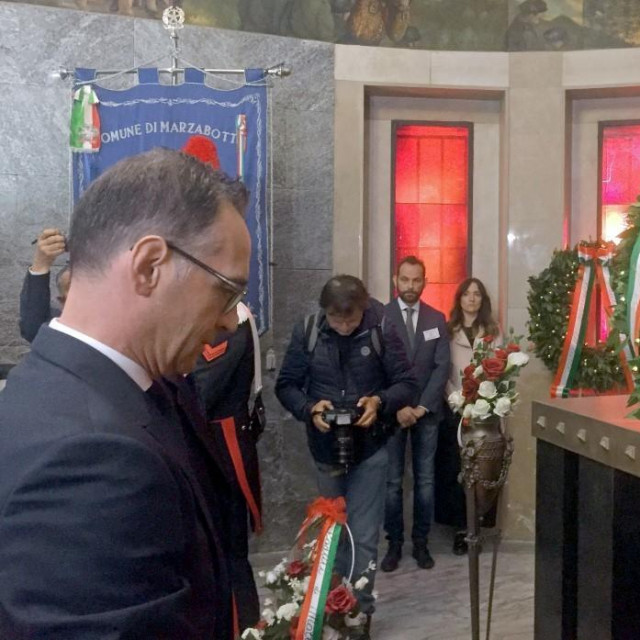 bivši njemački ministar vanjskih poslova Heiko Maas na polaganju vijenaca u spomen na žrtve masakra u Marzabottu