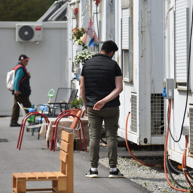 Kontejnersko naselje u Petrinji