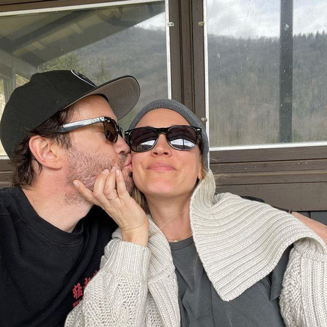 Kaley Cuoco i Tom Pelphrey