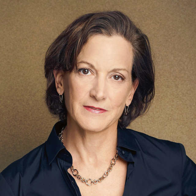  Anne Applebaum