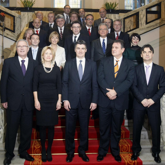 Vlada Zorana Milanovića u sastavu nakon što joj je u Saboru izglasano povjerenje u prosincu 2011. godine:
1. red: Neven Mimica, Milanka Opačić, Zoran Milanović, Radimir Čačić, Branko Grčić.
2. red: Arsen Bauk, Vesna Pusić, Željko Jovanović, Rajko Ostojić, Mirela Holy
3. red: Andrea Zlatar, Gordan Maras, Zlatko Komadina, Tihomir Jakovina, Fred Matić, Ranko Ostojić.
4.red: Slavko Linić, Veljko Ostojić, Mirando Mrsić,
5.red: Ante Kotromanović, Orsat Miljenić, Ivan Vrdoljak