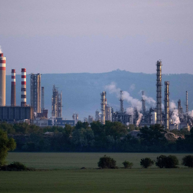 Naftna rafinerija Slovnaft u Bratislavi/Ilustracija