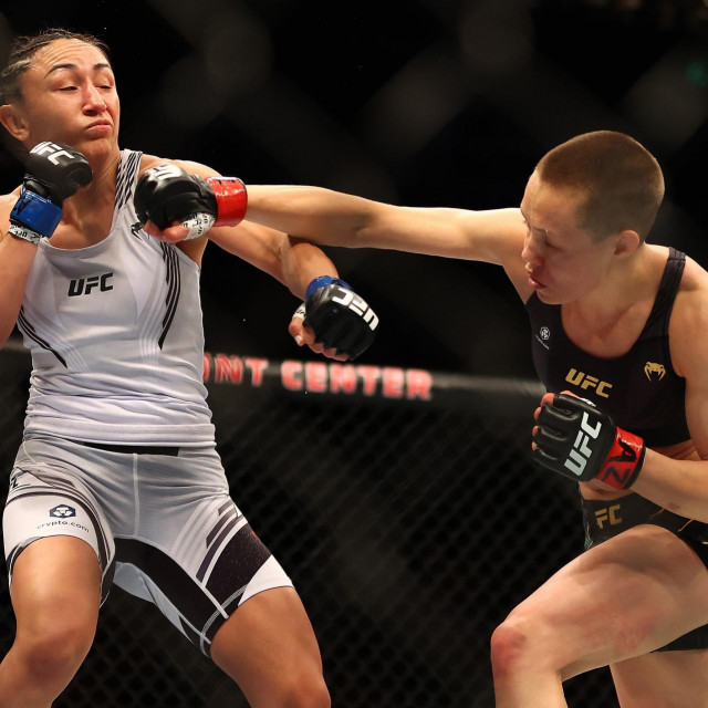 Rose Namajunas vs Carla Esparza
