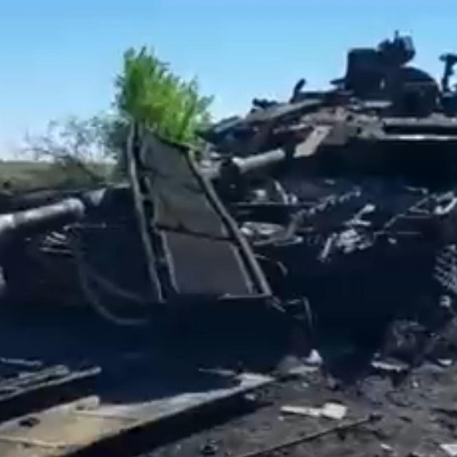 Uništeni ruski tenk