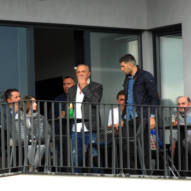 Bivši trener Dinama Zoran Mamić koji redovito prati utakmice u Hercegovini, predsjednik Posušja Dario Sesar, sportski direktor Posušja Slavko Brekalo, te trener Zrinjskog Sergej Jakirović