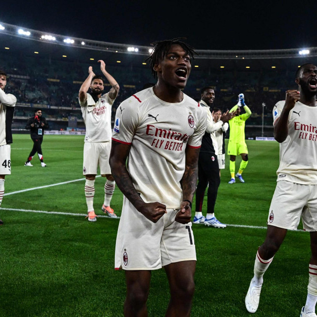 Milan na pogon Rafaela Leaoa juri prema naslovu