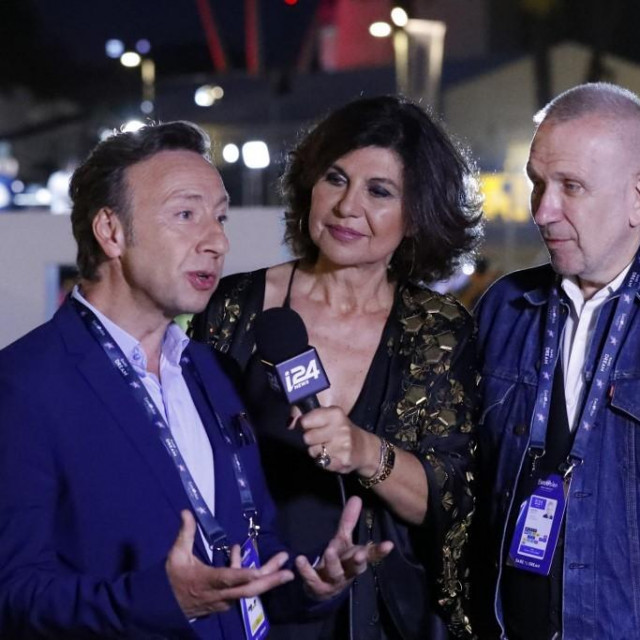 Stephane Bern, Jean-Paul Gaultier i novinari