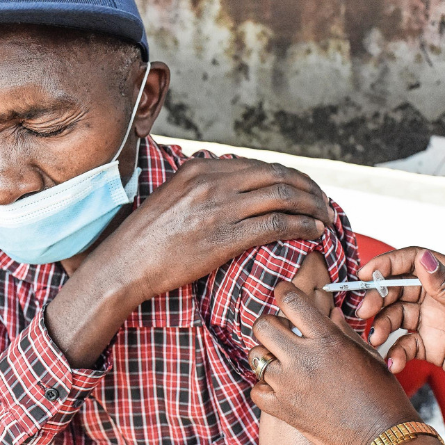 U Africi raste broj oboljelih od covida-19, no pretpo-stavlja se da će eventualni šesti val infekcije biti blaži od svih dosadašnjih jer je posrijedi varijanta omikron