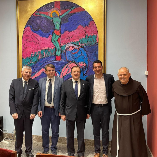 Knjigu su predstavili i o njoj govorili akademik Željko Reiner, potpredsjednik Hrvatskog sabora, profesor dr. sc. Damir Boras, rektor Sveučilišta u Zagrebu i dr. sc. Mario Jareb