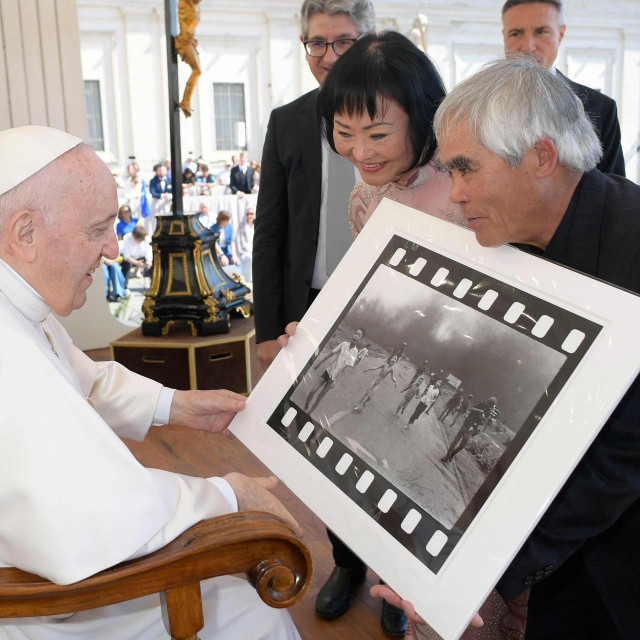 Papa Franjo i Nick Ut