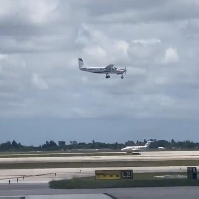 Prizemljavanje zrakoplova u Međunarodnoj zračnoj luci u Palm Beachu