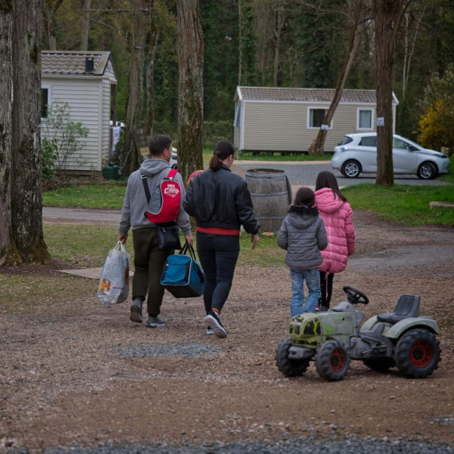 Mreže volontera čin su bunta i jedini način da se pruži otpor odlukama koje donosi državni vrh. Budući da im zakoni brane kritiziranje vojske, neki su se Rusi okrenuli pomaganju onima kojima je rat u Ukrajini uništio živote