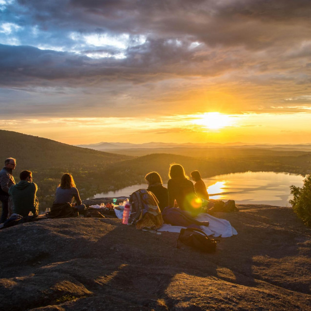 Kampiranje može biti zabavna aktivnost za cijelu obitelj.