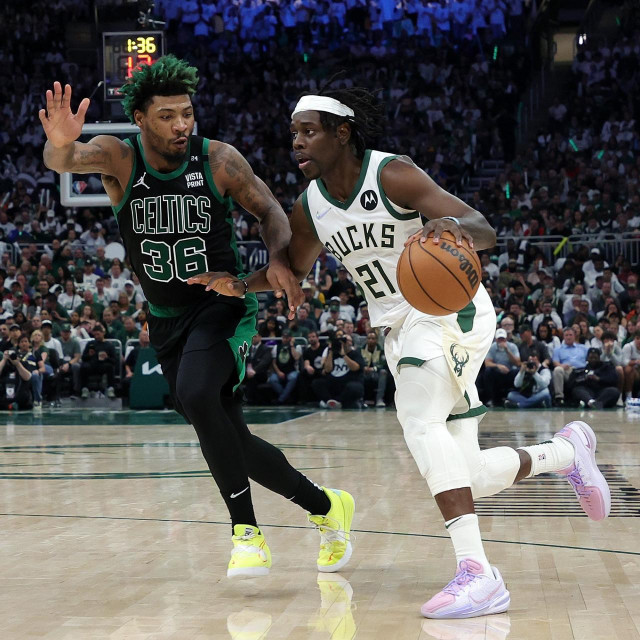 Jrue Holiday je nadmudrio Marcusa Smarta u dva navrata u zadnjim sekundama utakmice