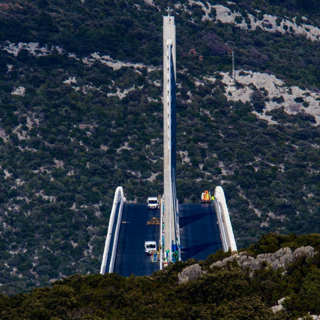 Pogled na Pelješki most