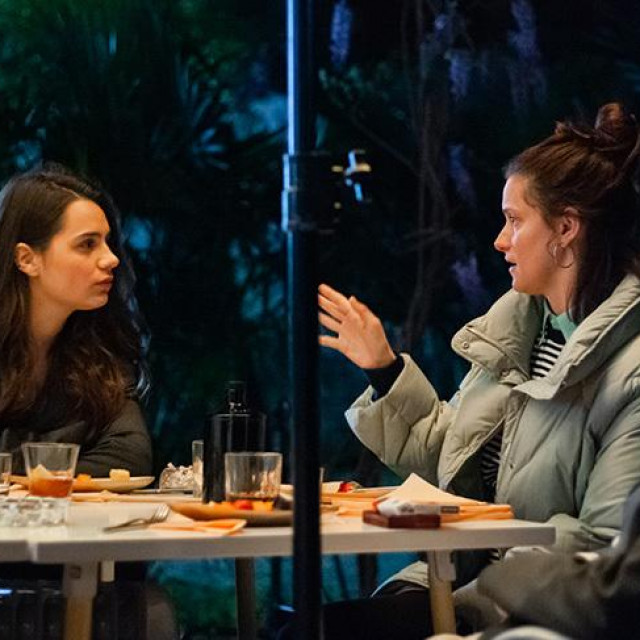 Glumci Tea Harčević i Dražen Šivak te redateljica Hani Domazet na setu filma Rasulo