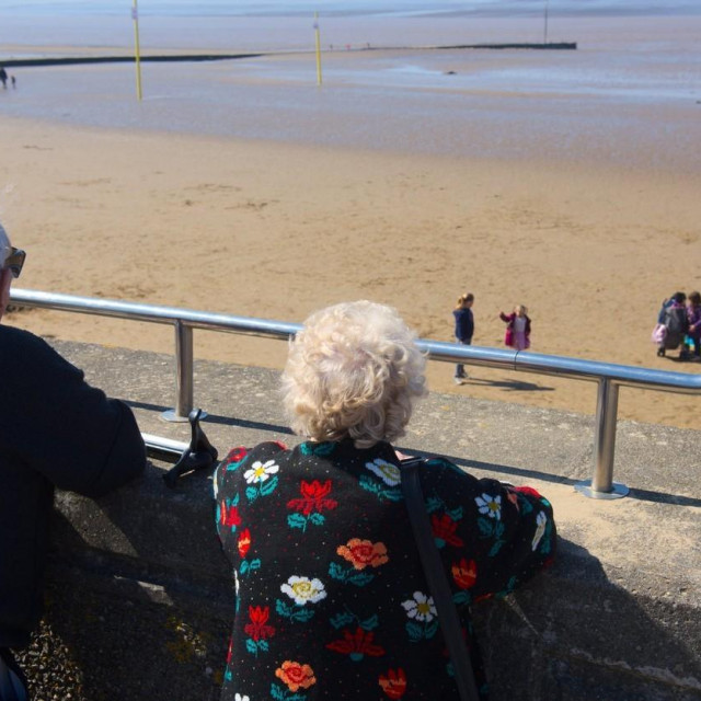 Umirovljenici na plaži/Ilustracija