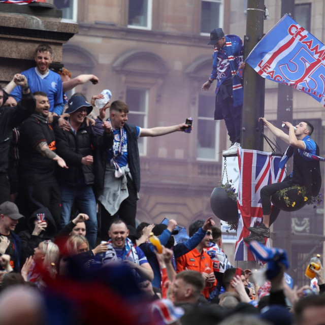 Navijači Rangersa među najfanatičnijima su u Europi; na slici slavlje naslova prvaka 2021. u Glasgowu
