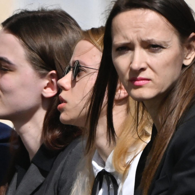 Katerina Prokopenko (u sredini)