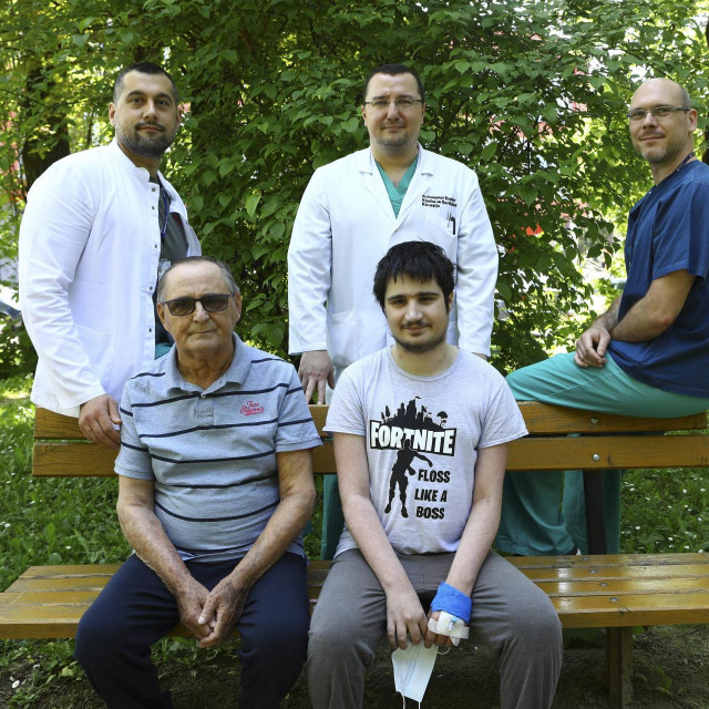 pacijenti Stjepan Dunajl, Ivan Višić i doktori Feđa DŽubur, Tomislav Kopjar, Dorian Hiršl