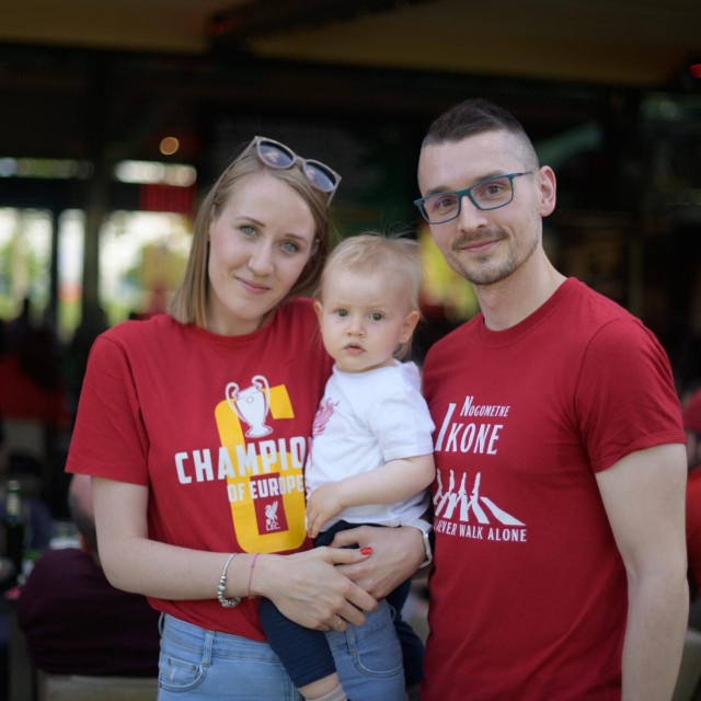 Marina Vujčić za Liverpool je počela navijati nakon finala Lige prvaka 2005., a njezin suprug Marko i prije. Putevi su im se spojili na utakmici juniora 2019., a danas imaju jednogodišnjeg sinčića Adriana