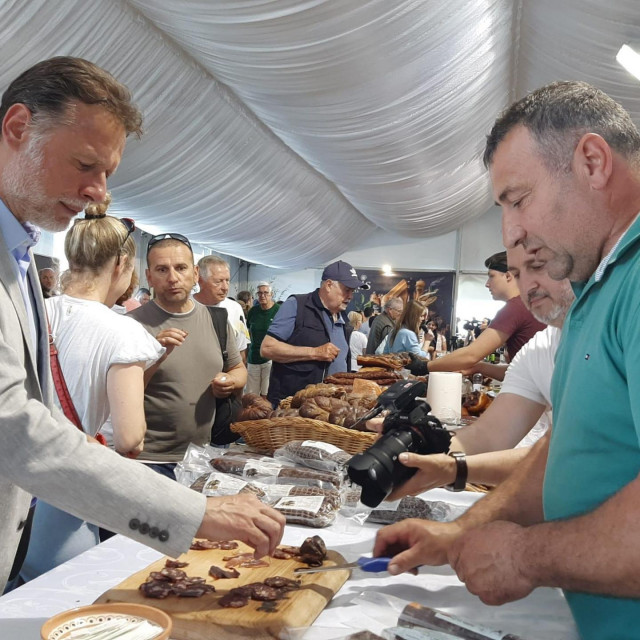 Gordan Jandroković na sajmu ”S klobasicom u Europu”