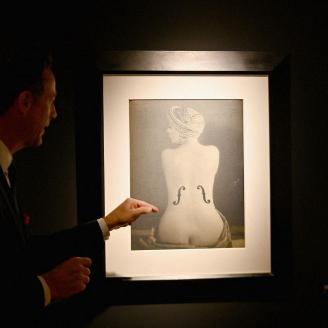 Man Rayjeva fotografija 'Le Violin d'Ingres', Christie's 