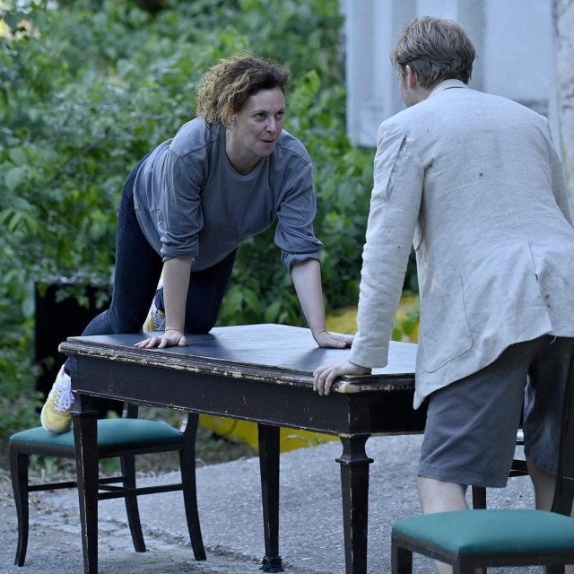 Proba kazališne predstave ”Zločin na kozjem otoku”, Marin Klismanić, Nina Violić