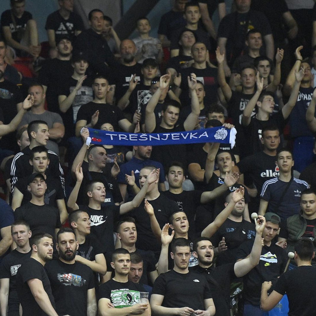 Navijači Dinama su se sukobili s policijom