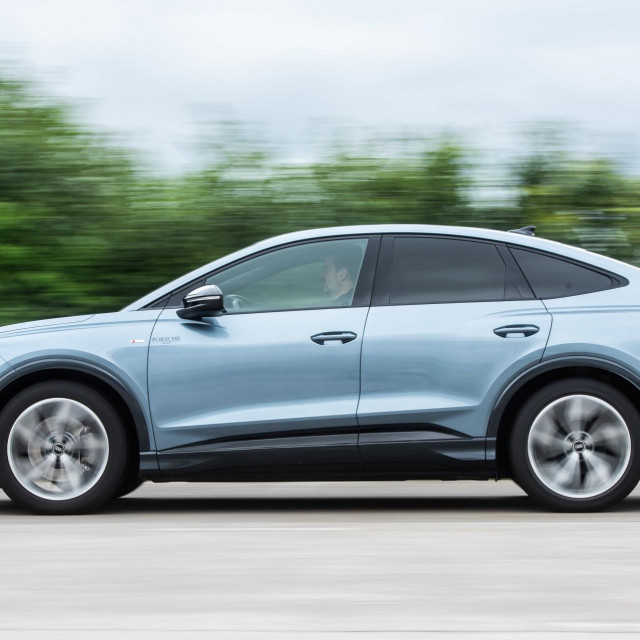 Audi Q4 50 e-tron quattro S line