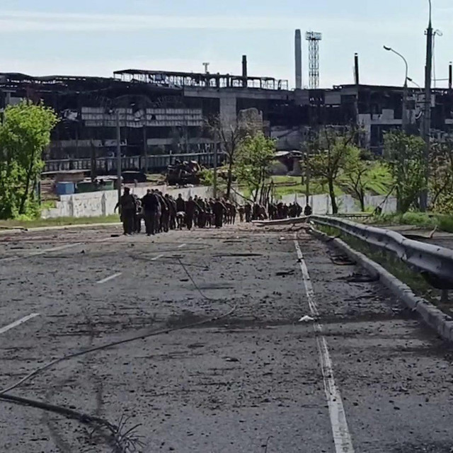 Ukrajinski vojnici koji su bili u Azovstalu nakon predaje ruskim snagama