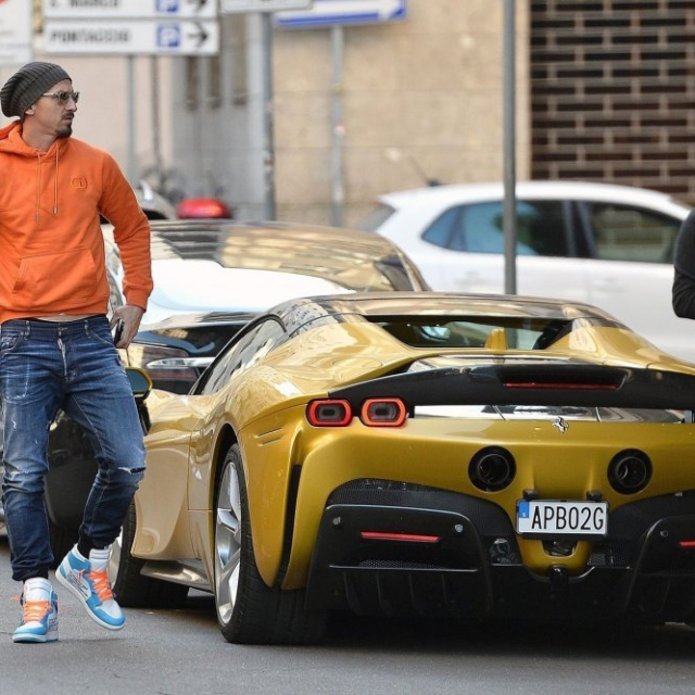 Zlatan i Ferrari SF90 Spider