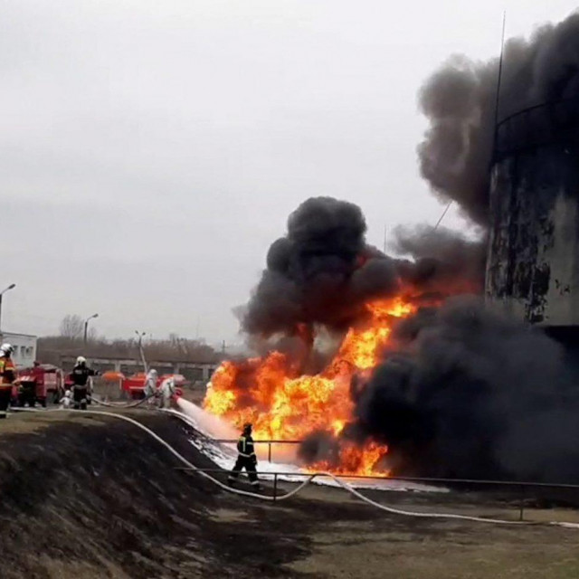 Požar u Rosnjeftovom skladištu goriva u Belgorodu