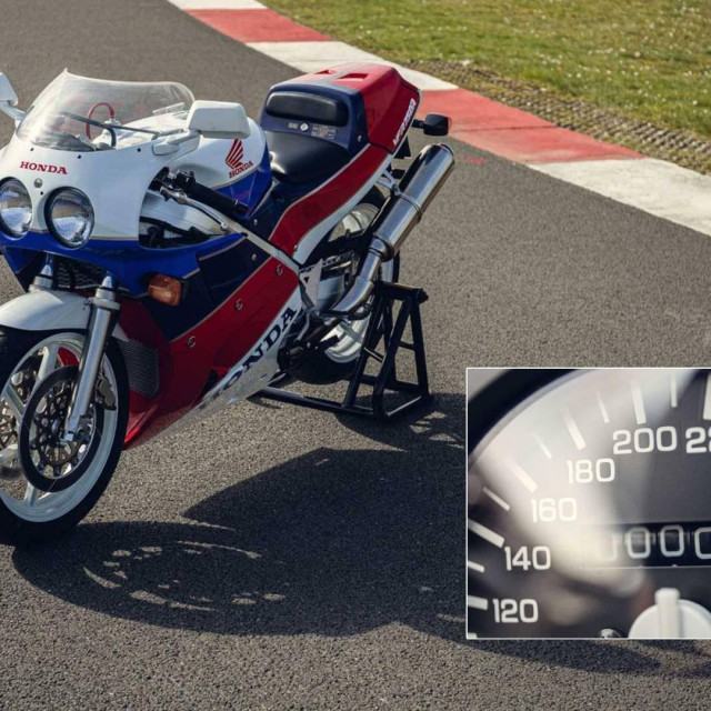 1990. Honda VFR750R RC30