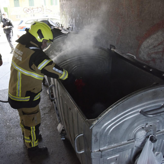 Zapaljeni kontejner u Splitu