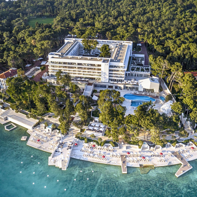 Hotel Bellevue u uvali Čikat