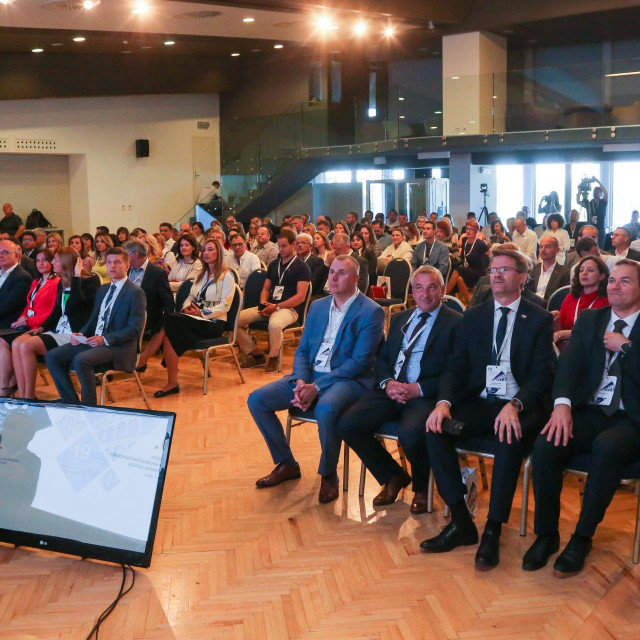 Sudionici HBOR-ove konferencije