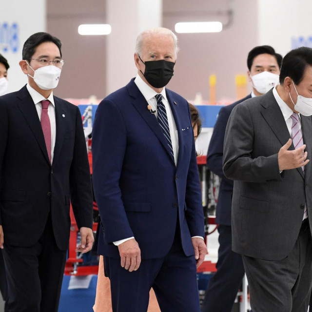 Joe Biden u Samsungovoj tvornici.