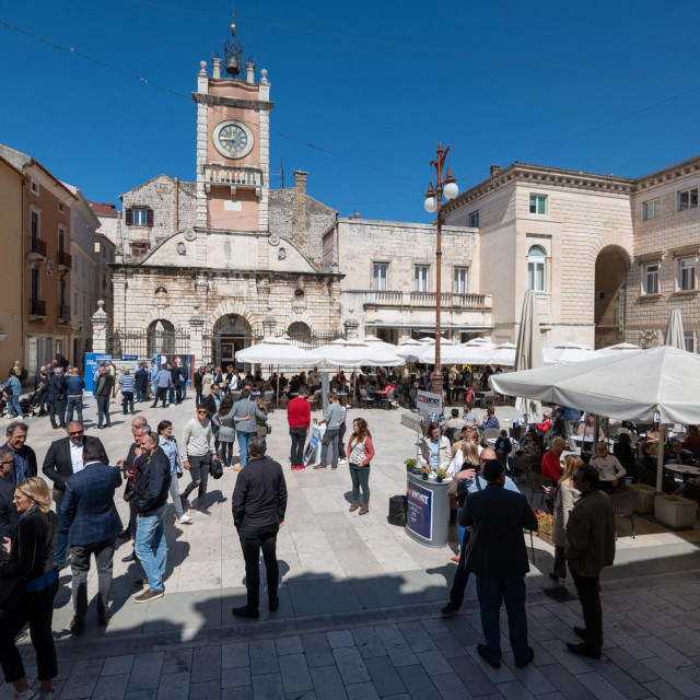 Narodni trg u Zadru